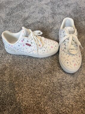 Levi's Kids White Canvas Sneakers with Pastel Floral Print